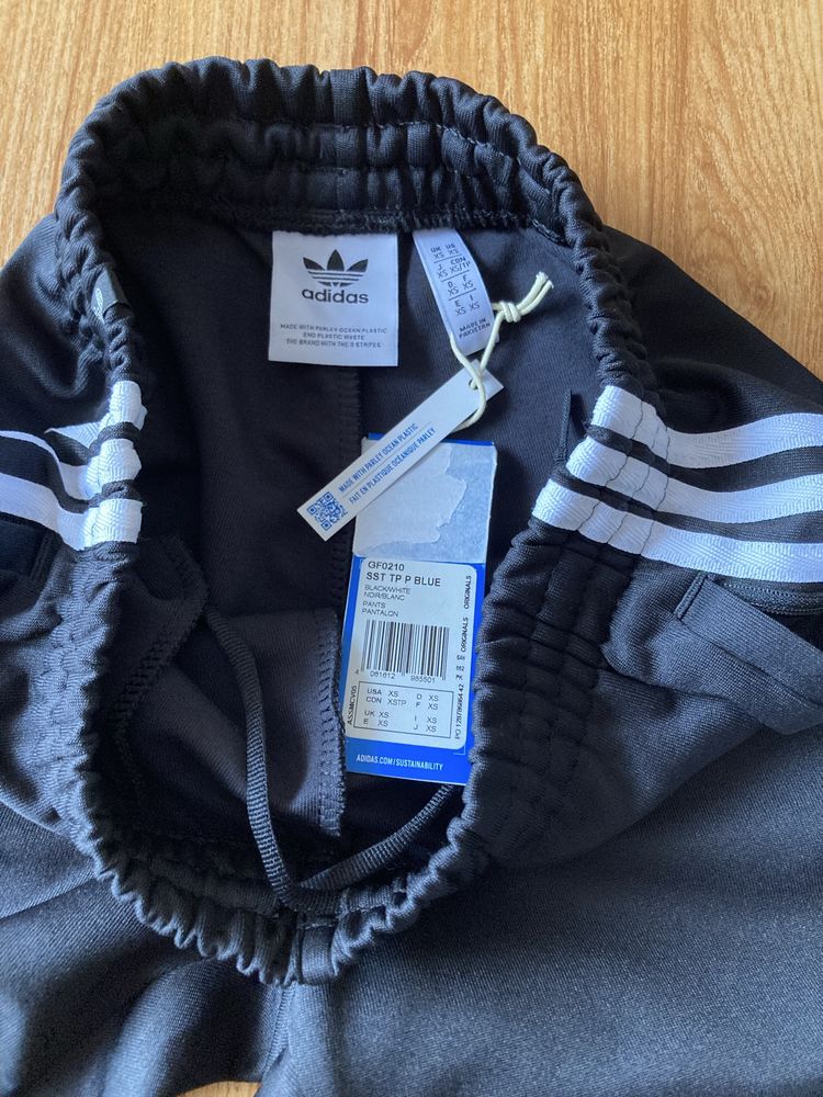 Оригинално долнище Adidas