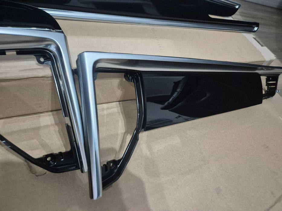 Set trimuri ornamente bord usi Porsche Macan 95B 2014-2018 Piano Black