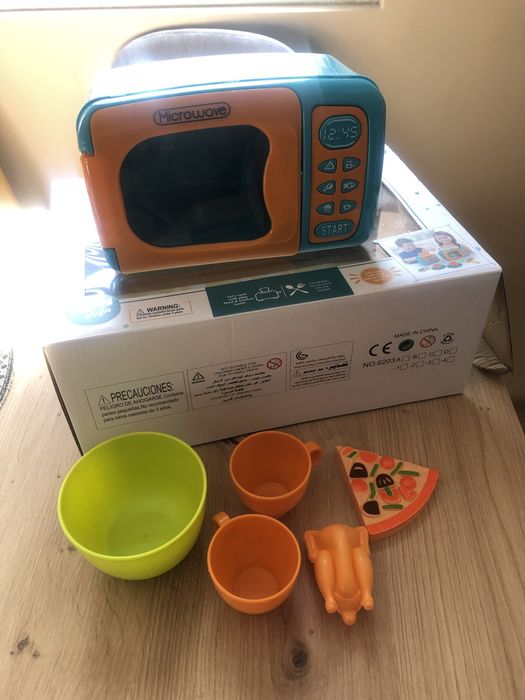 Продавам детска микровълнова
