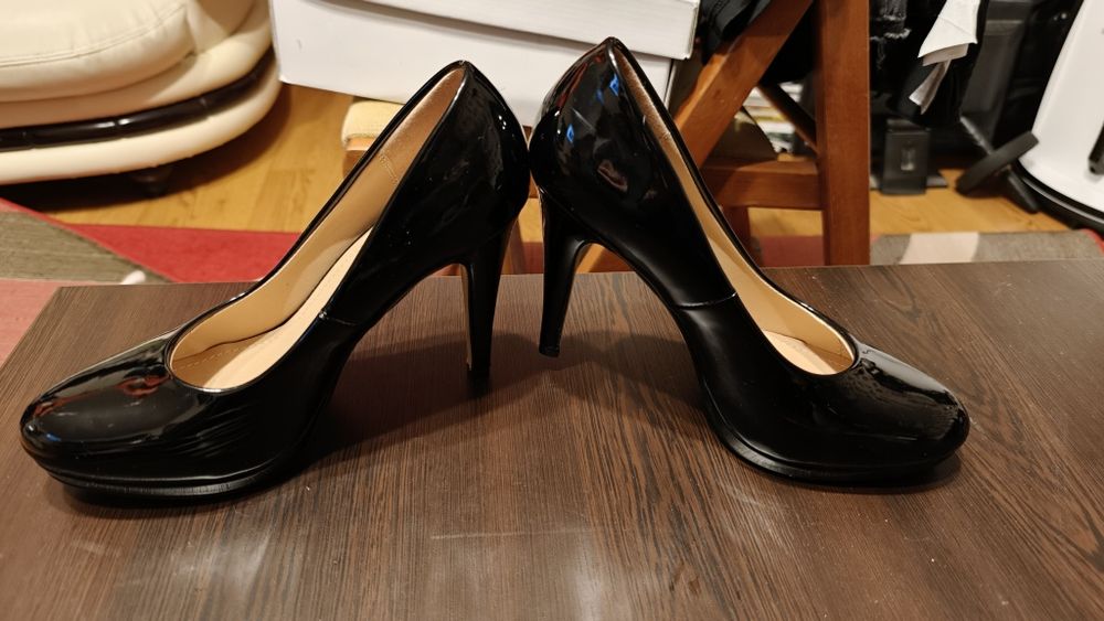 Pantofi negri cu toc