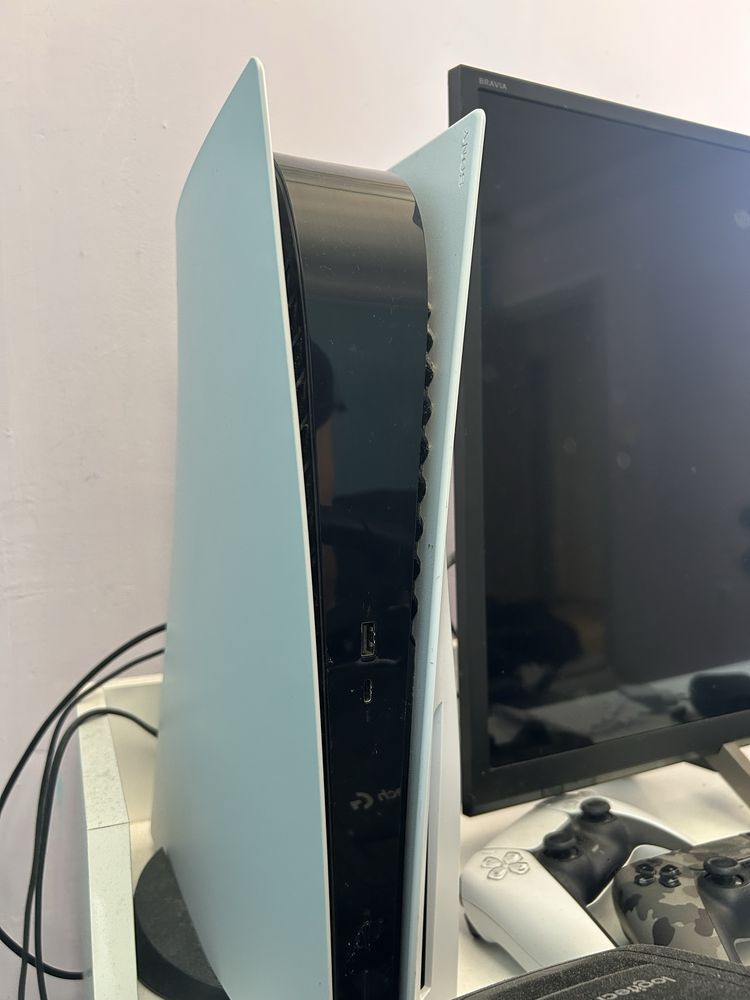 Playstation 5 с 2 джойстика и волан logitech g29