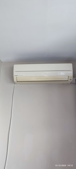 Продавам климатик Fujitsu General, ASHA12LGC - инверторен, стенен тип.