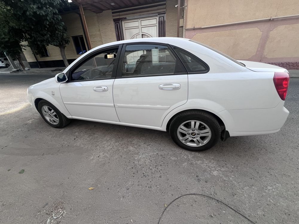 Sotiladi Lacetti Avtomat 2012