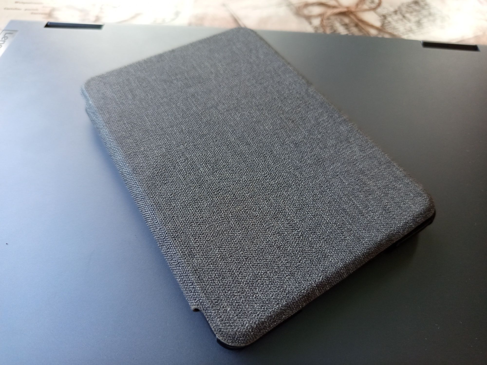 Kindle 11, 6" с калъф – перфектно състояние