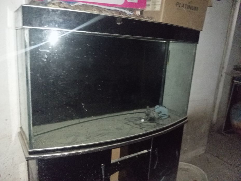 аквариум Бу, в хорошем состоянии не протекает