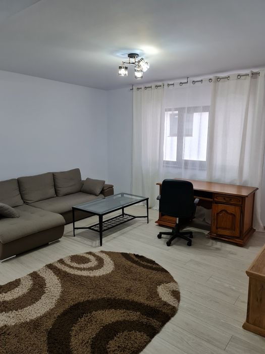 Apartament 2 camere  și loc parcare proprietate la curte