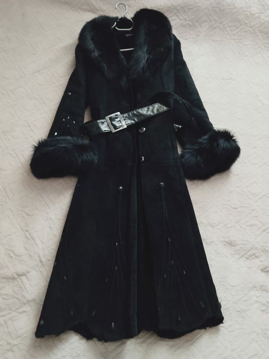 Продам дублёнку  черного цвета.натуралка.мех натуральная