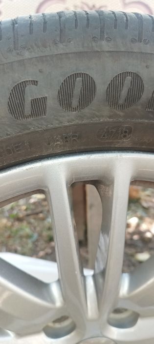 Vând 2 seturi anvelope iarna, vară