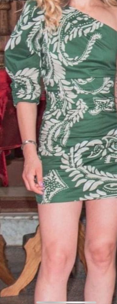 Zara къса рокля
