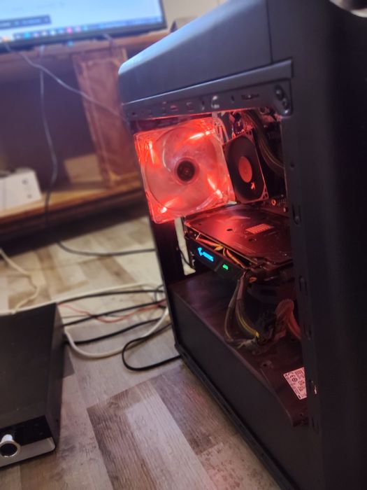 Vând PC gaming ,+monitor aoc 165hz 23.6 .. lua-ți cât e cald ,