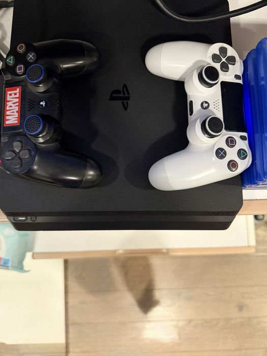 Продавам PlayStation 4 – Отлично състояние!