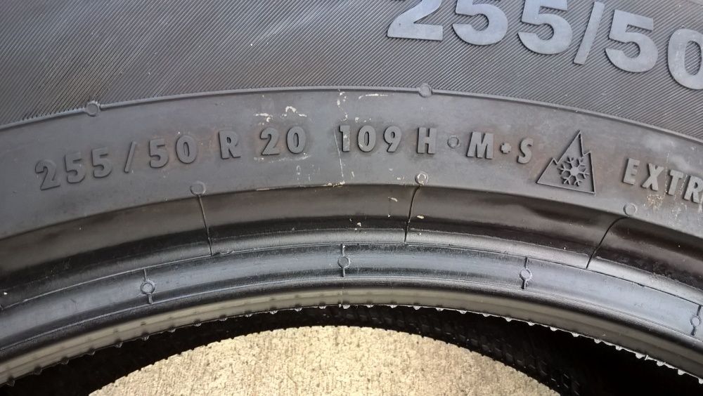 O anvelopa iarna 255 50 20 continental wintercontact TS 830P cu 7,8 mm