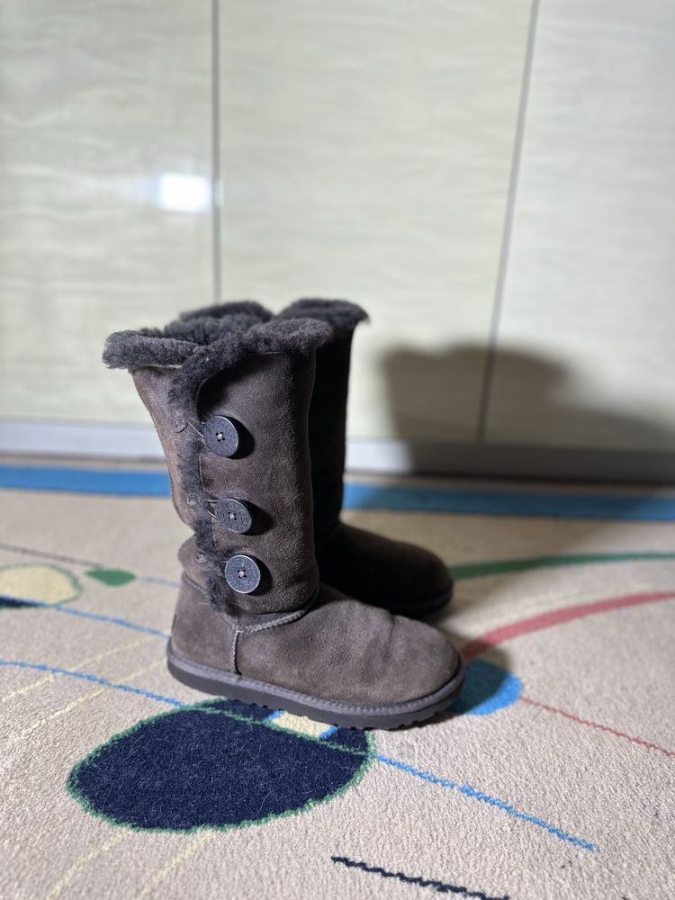 UGG Tall Button Triplet 37.emu,bear paw,moncler,nike,tommy hilfiger