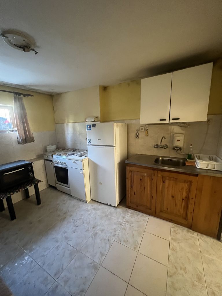Дава се под наем Двустаен апартамент в Варна, Погреби - 63 кв.м за 178.5 € - Снимка #2