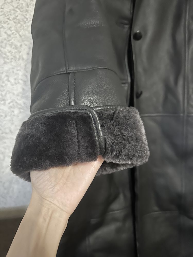 Продам натуральную дубленку (песец и мутон)