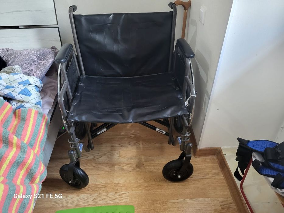 Продам инвалидную коляску