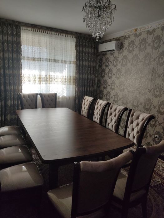 Стол стулья для гостиной