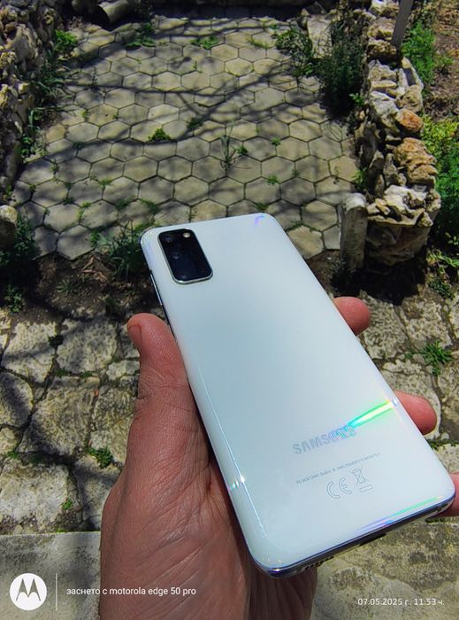 Продавам Samsung Galaxy S20