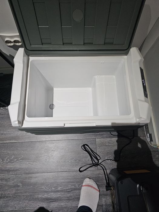 Vand lada frigorifica ( este frigider cu compresor) auto