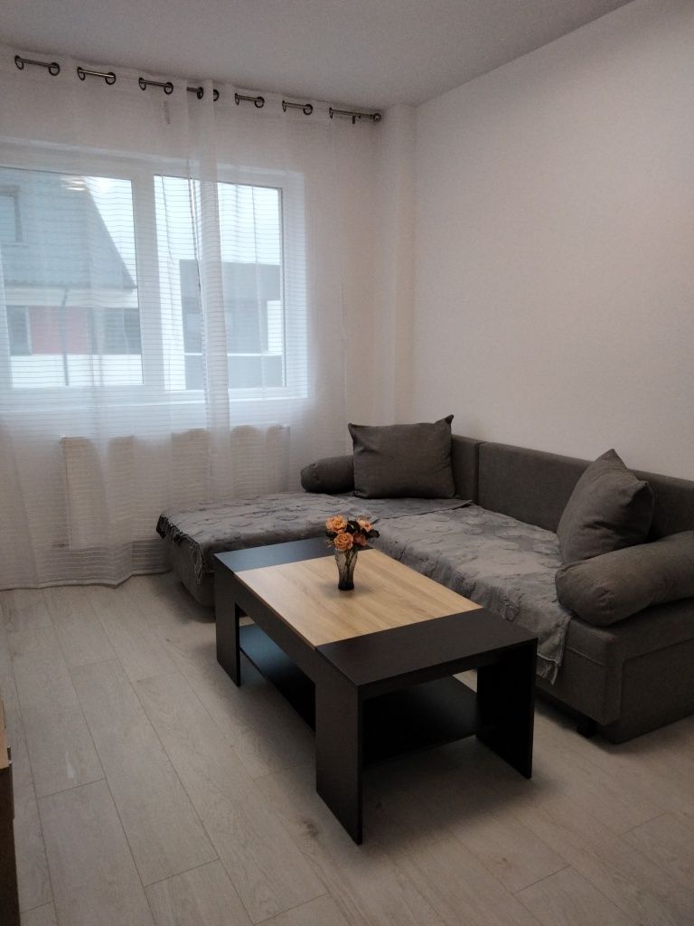 Ofer spre inchiriere garsoniera in bloc nou, utilat, mobilat modern,