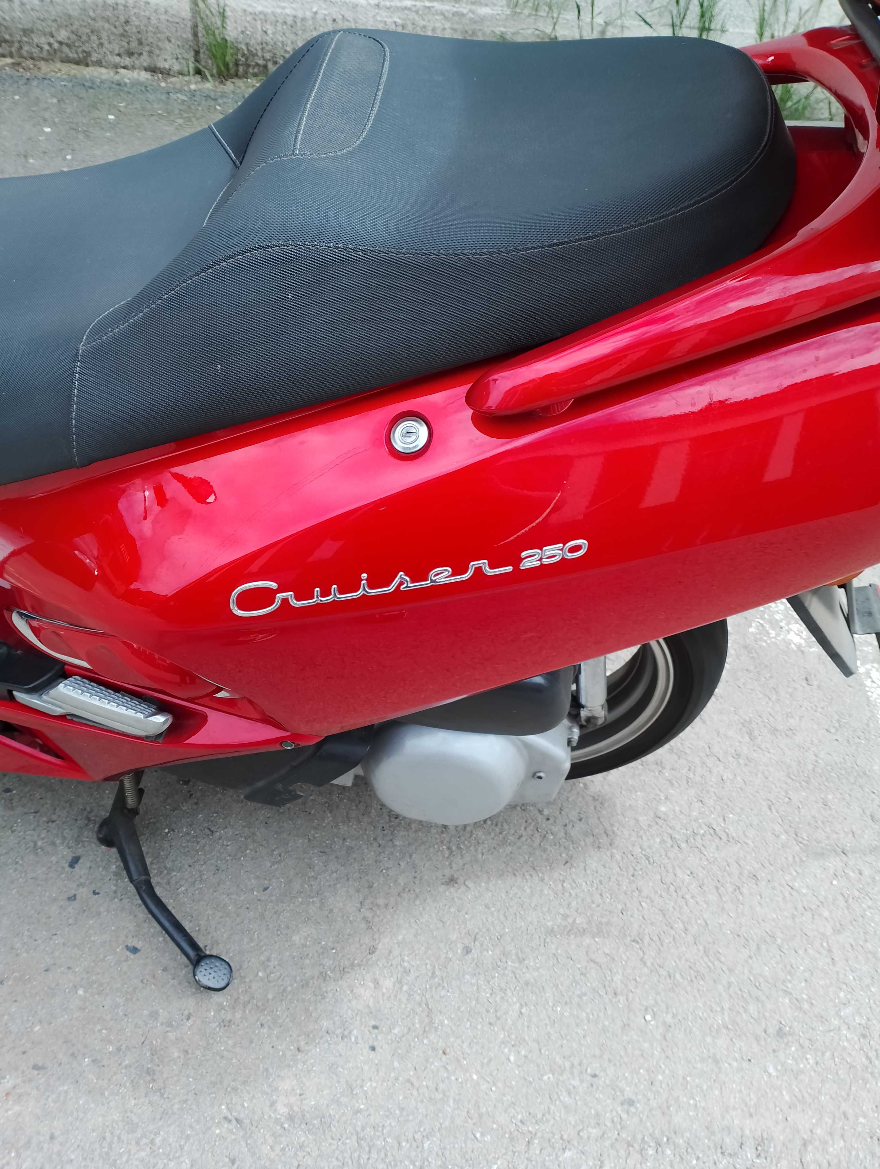 Scuter de 250 cmc marca Jonway.