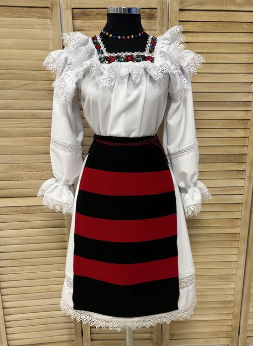Costum populat/traditional pentru femei de Maramures autentic, Nou