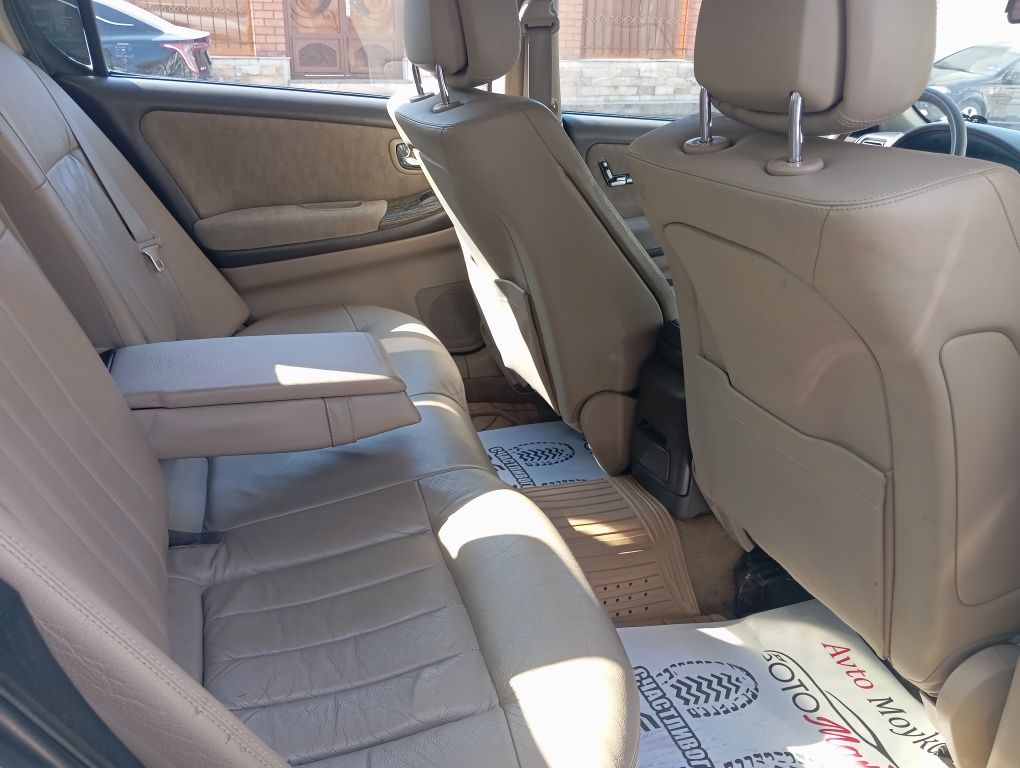 Продам автомобиль Ниссан максима а33 2001 года выпуска