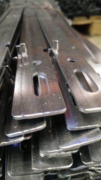 Montanti, bride, spade,  tije,  pene,  distantieri,  cofraje doka lana