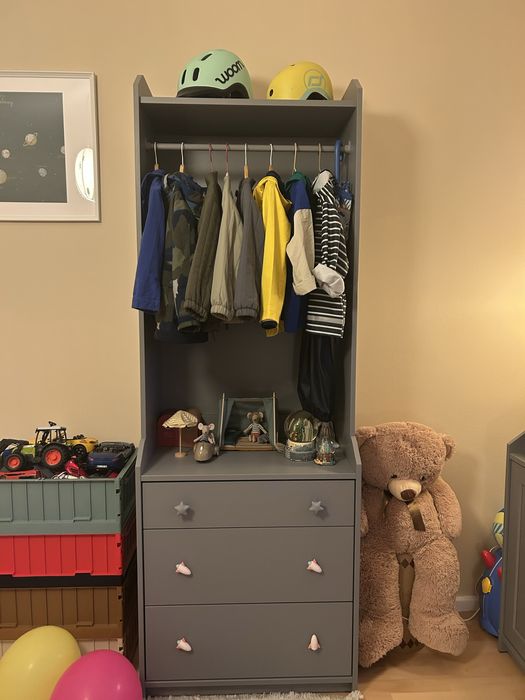 Dulap Hauga cu bara de haine si sertare