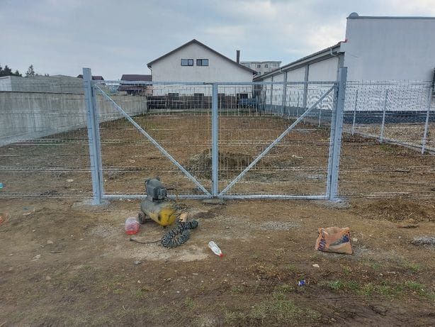 Împrejmuirea terenurilor cu plasă la val