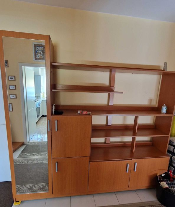 Vand MOBILIER Hol cu oglinda mare si rafturi! Un mic DEFECT!