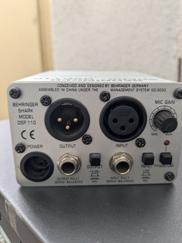 Preamplificator microfon Behringer FBQ Shark DSP 110