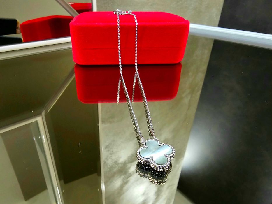 Van Cleef & Arpels VCA Silver Grey Mother Alhambra Clover Дамско Колие