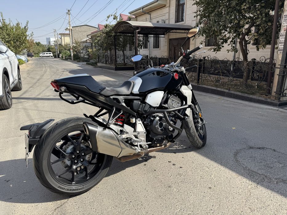 Honda cb1000r + Neo Sports Cafe