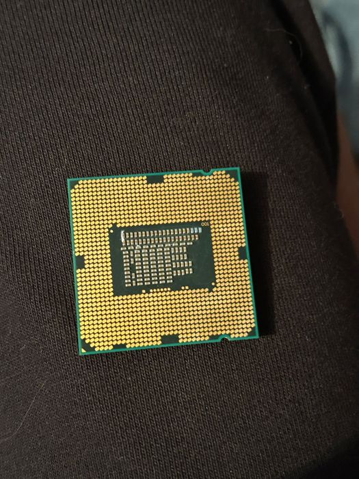 Vand urgen intel i3 2128 cooler si hard disk 500 gb