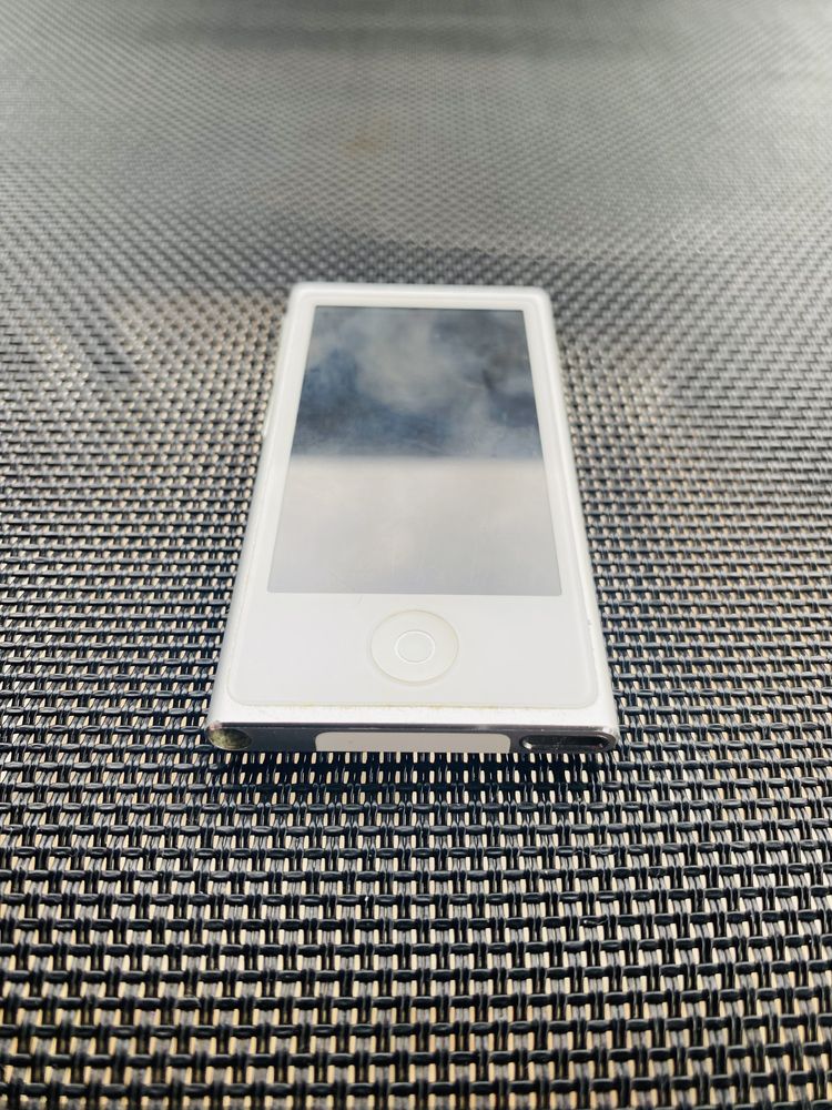 iPod Nano 7th Generation Silver 16GB A1446