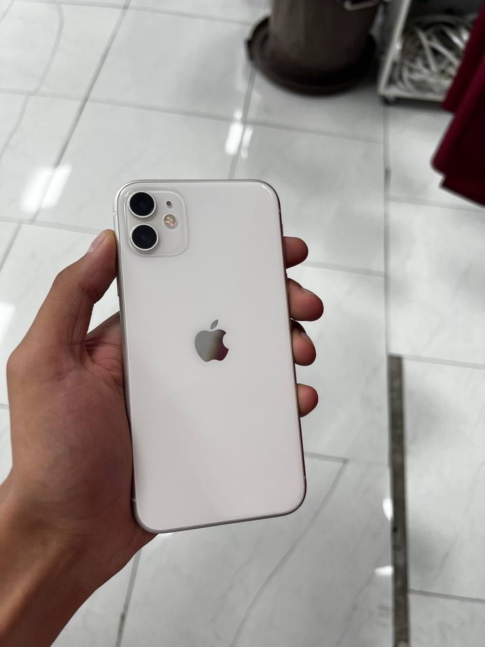 IPhone 11 64gb идеал состояние емкость 74% родной