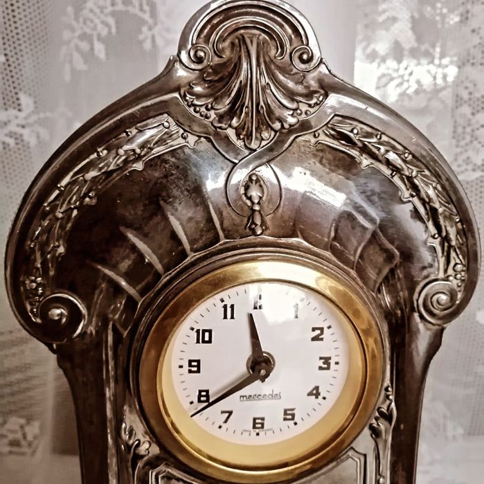 Посребрен, механичен часовник