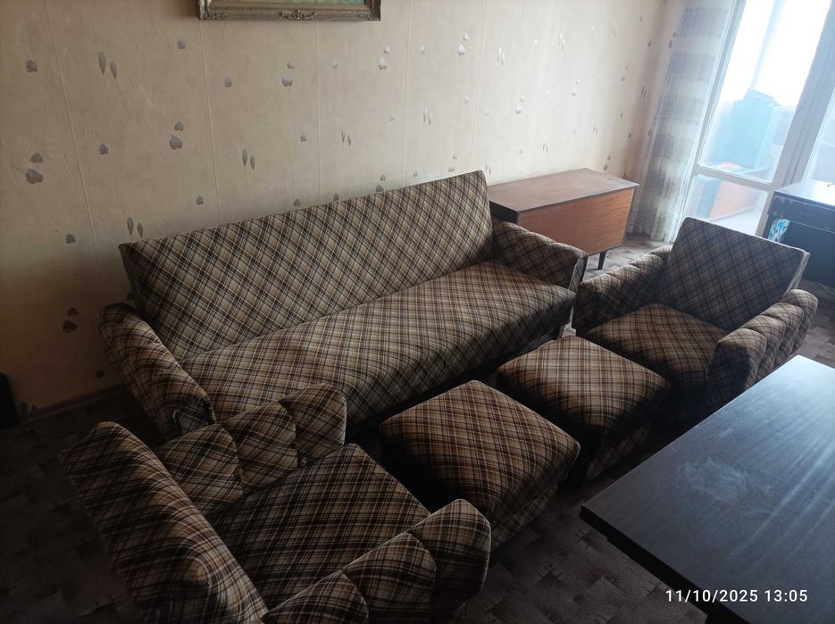ПРОДАВАМ мека мебел и секция към нея