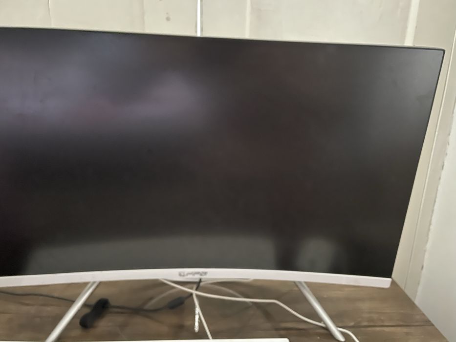 Monoblok komyuter sotiladi Curved qayrilma ekranli