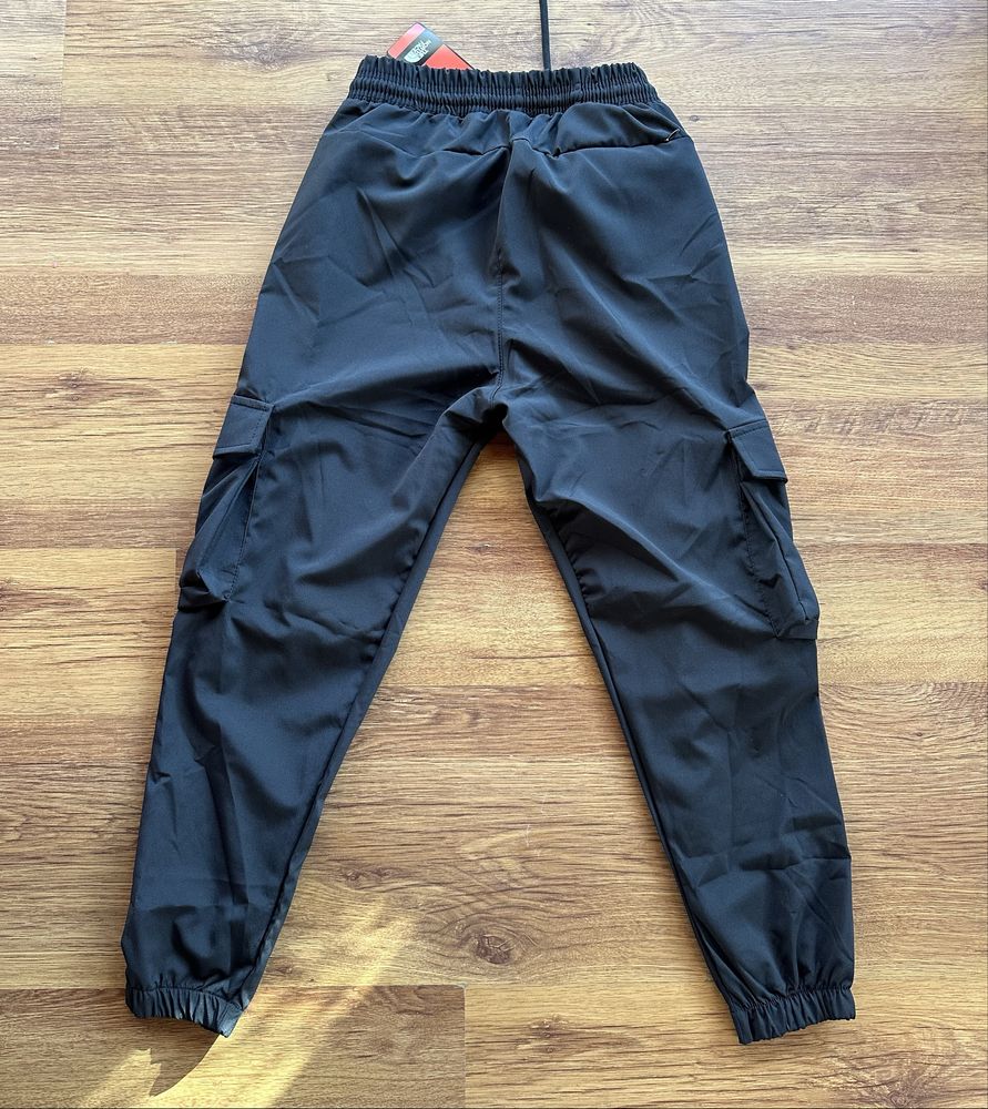 Мъжко,шушлеково,черно КАРГО долнище The North Face