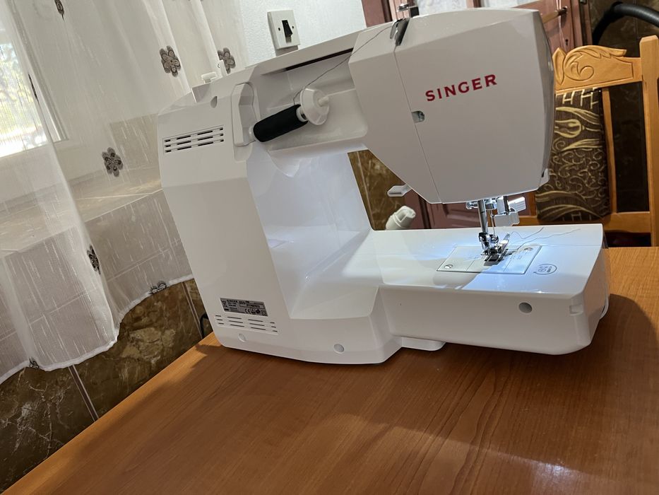 Masină de cusut SINGER