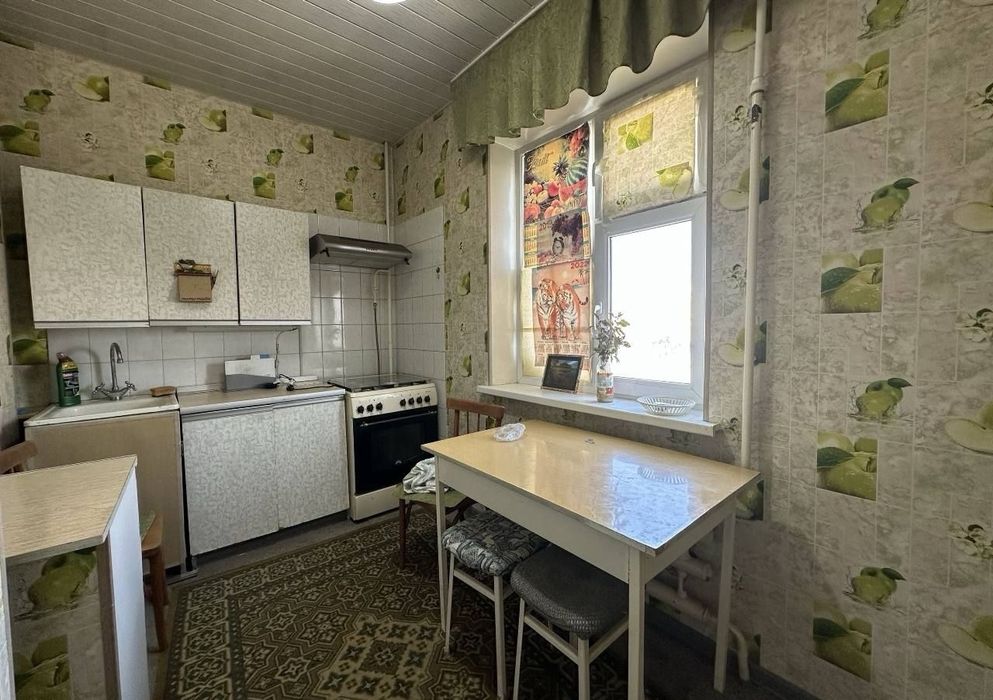 Срочно Продаётся Ойбек 2/6/9 ремонт чистый без мебелья локации топ !