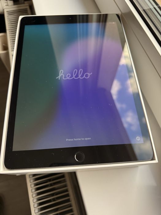 Vand IPAD 7 , wifi , cutie, impecabil