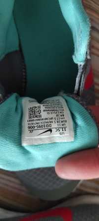 Adidas marca Nike