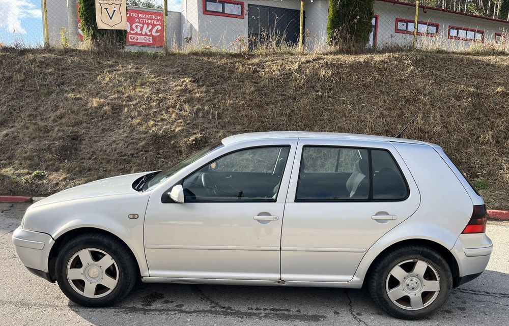 Продавам VW GOLF