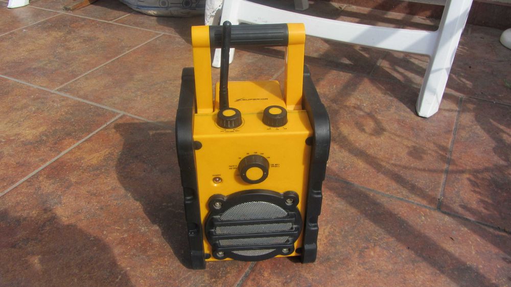 Radio santierSuperior cu acumulator nou alimentator,casa gradina peste