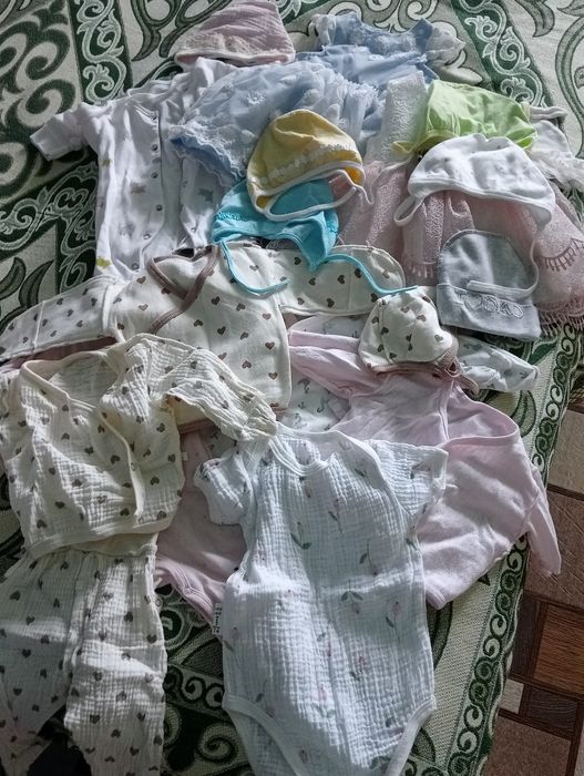 Продам пакет вещей на новорожденного