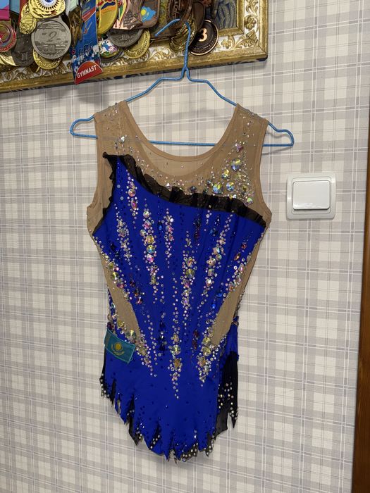 Продам купальник для художественной гимнастики к купальнику подарок
