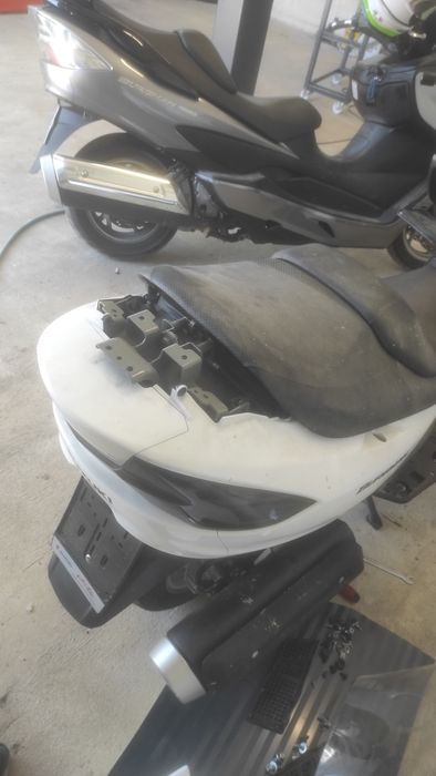 Suzuki Burgman 400 K7 на части